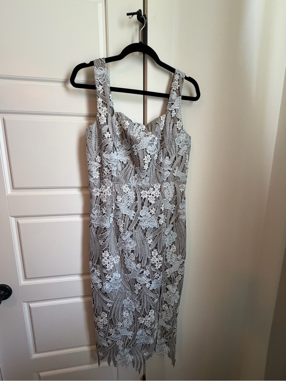 Sleeveless Lace Overlay Sheath Dress in Gray and White